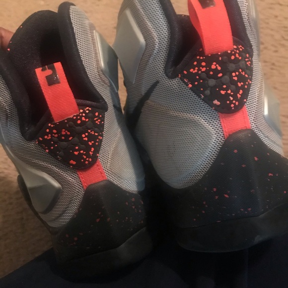 Nike shoes - Picture 3 of 5